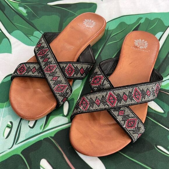 Black and red rhinestone Aztec print yellow box brand sandals - Picture 2 of 4